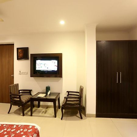 Airport Hotel Chanakya Delhi นิวเดลี ภายนอก รูปภาพ