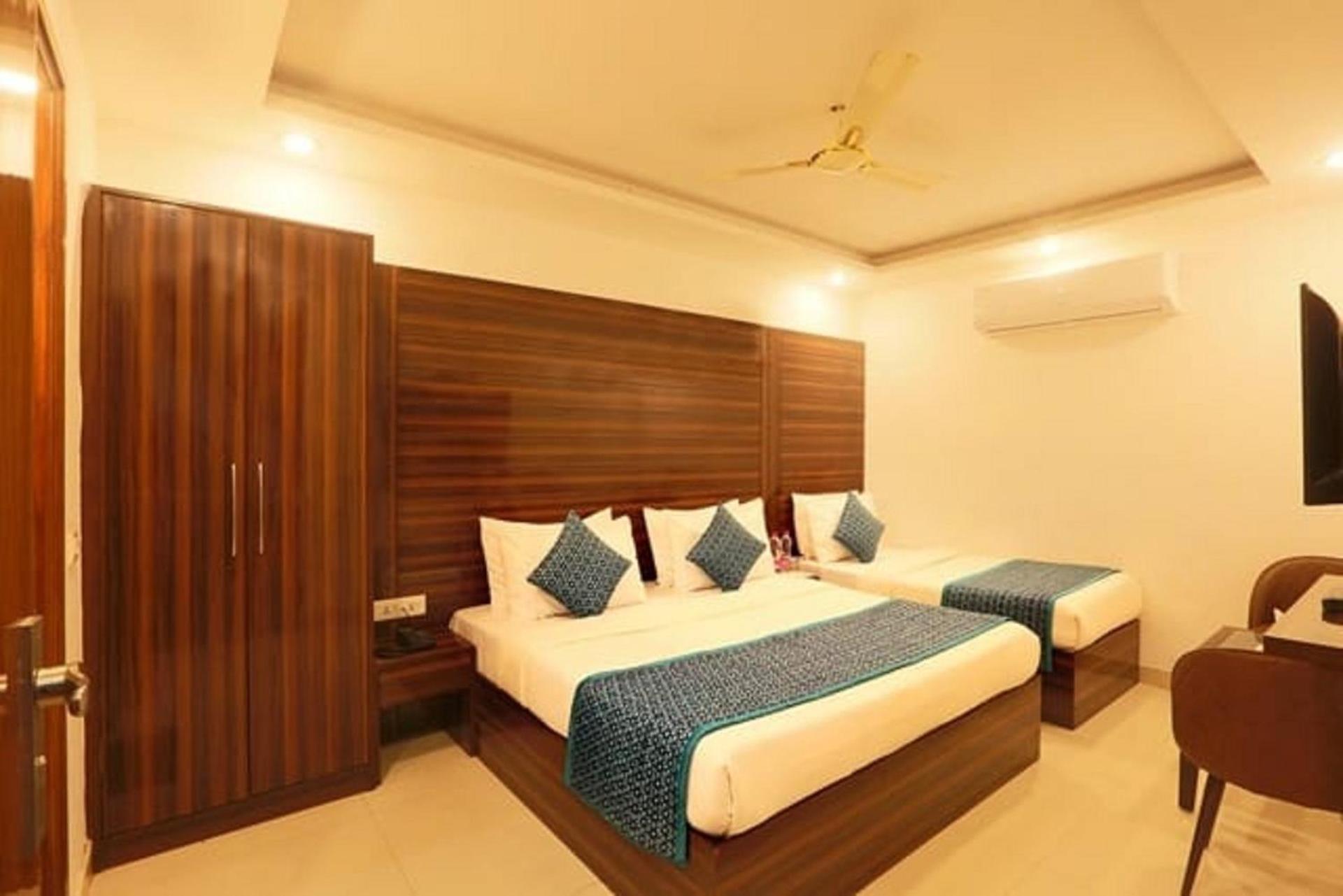 Airport Hotel Chanakya Delhi นิวเดลี ภายนอก รูปภาพ