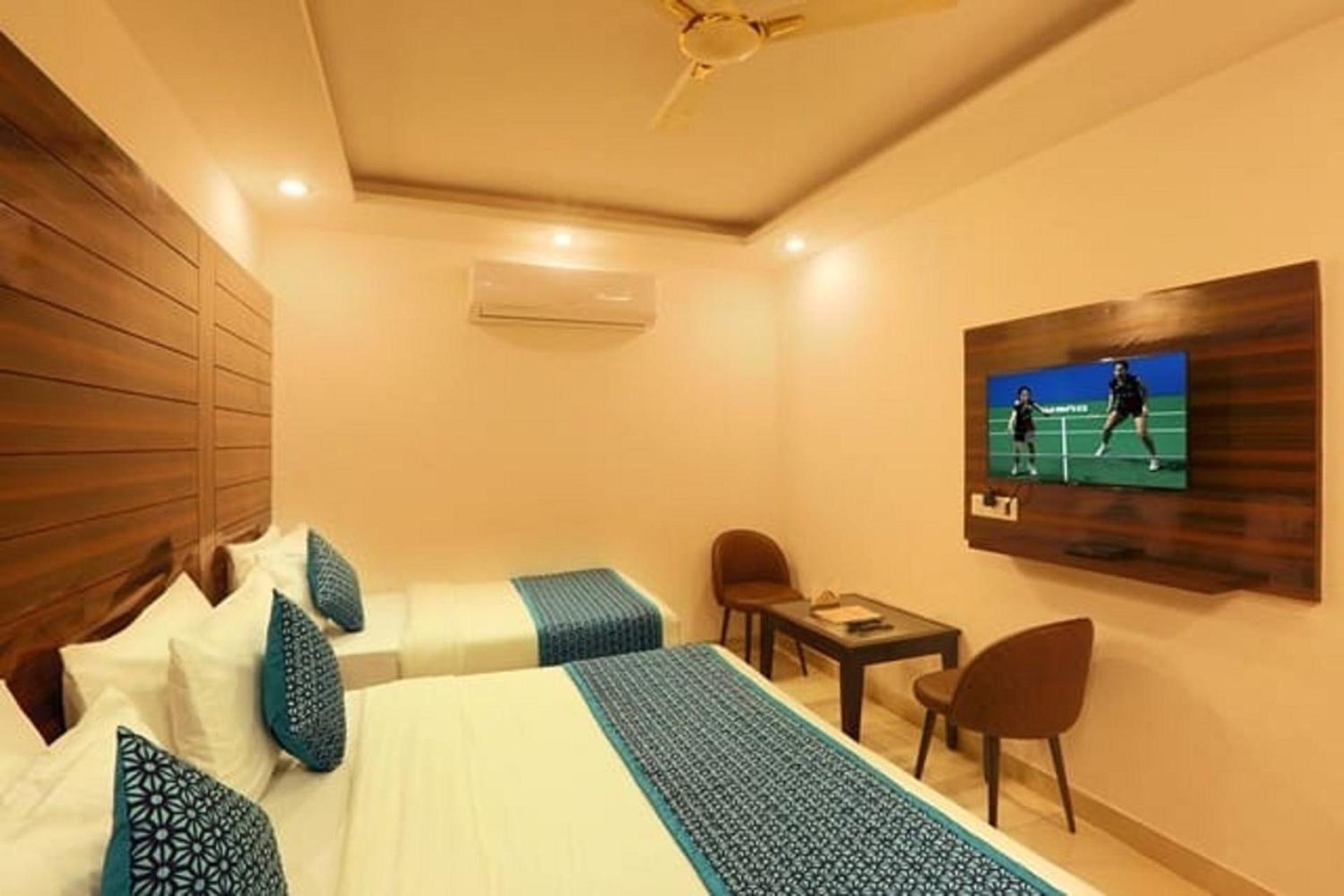 Airport Hotel Chanakya Delhi นิวเดลี ภายนอก รูปภาพ
