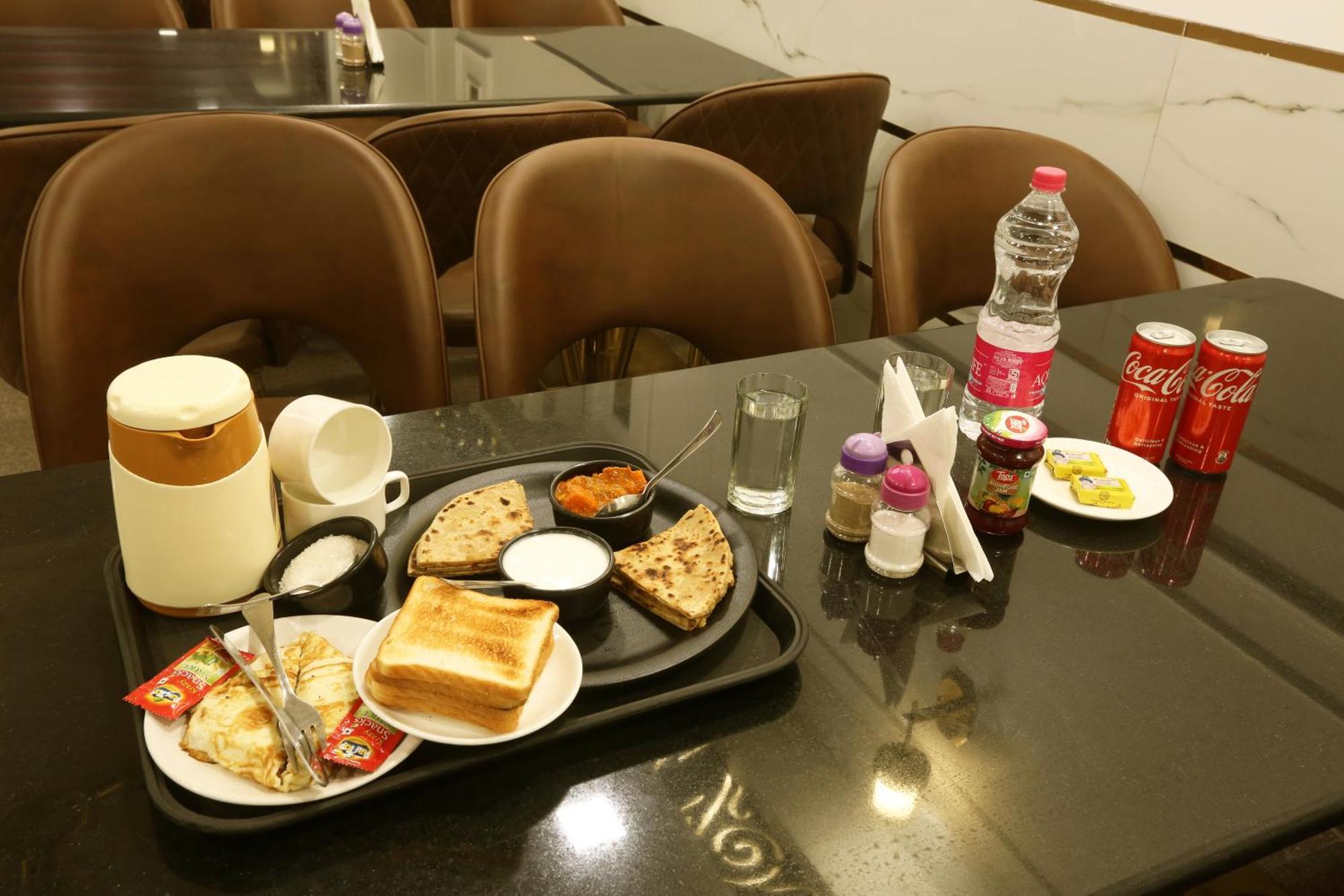 Airport Hotel Chanakya Delhi นิวเดลี ภายนอก รูปภาพ