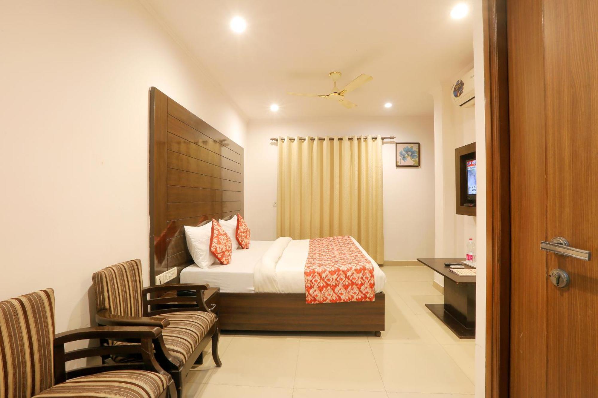 Airport Hotel Chanakya Delhi นิวเดลี ภายนอก รูปภาพ