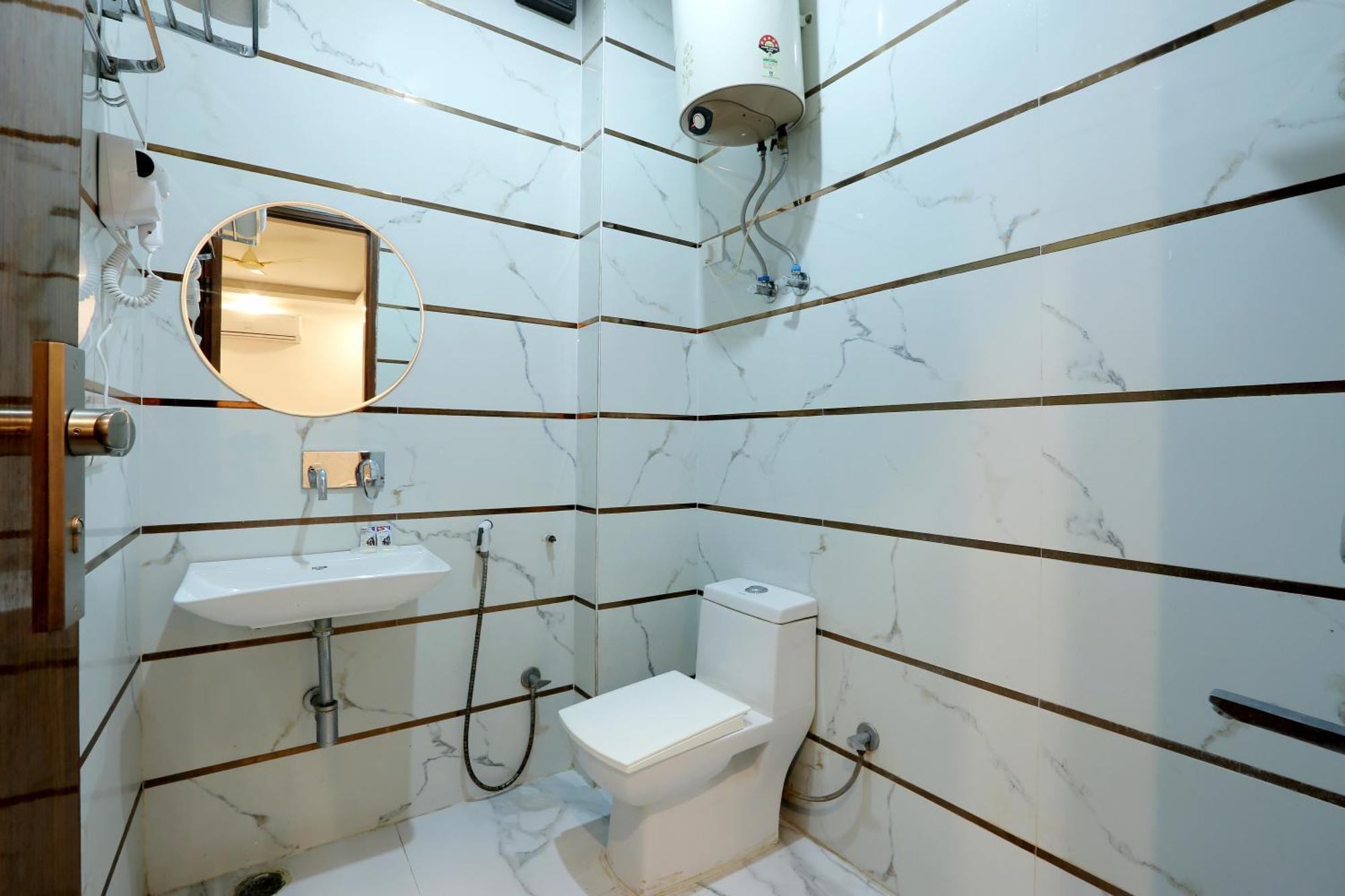 Airport Hotel Chanakya Delhi นิวเดลี ภายนอก รูปภาพ