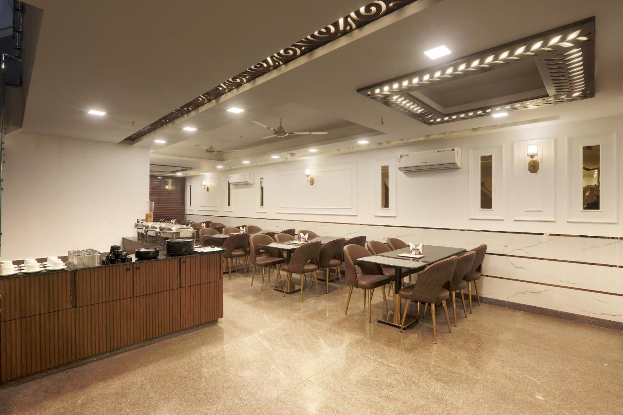 Airport Hotel Chanakya Delhi นิวเดลี ภายนอก รูปภาพ