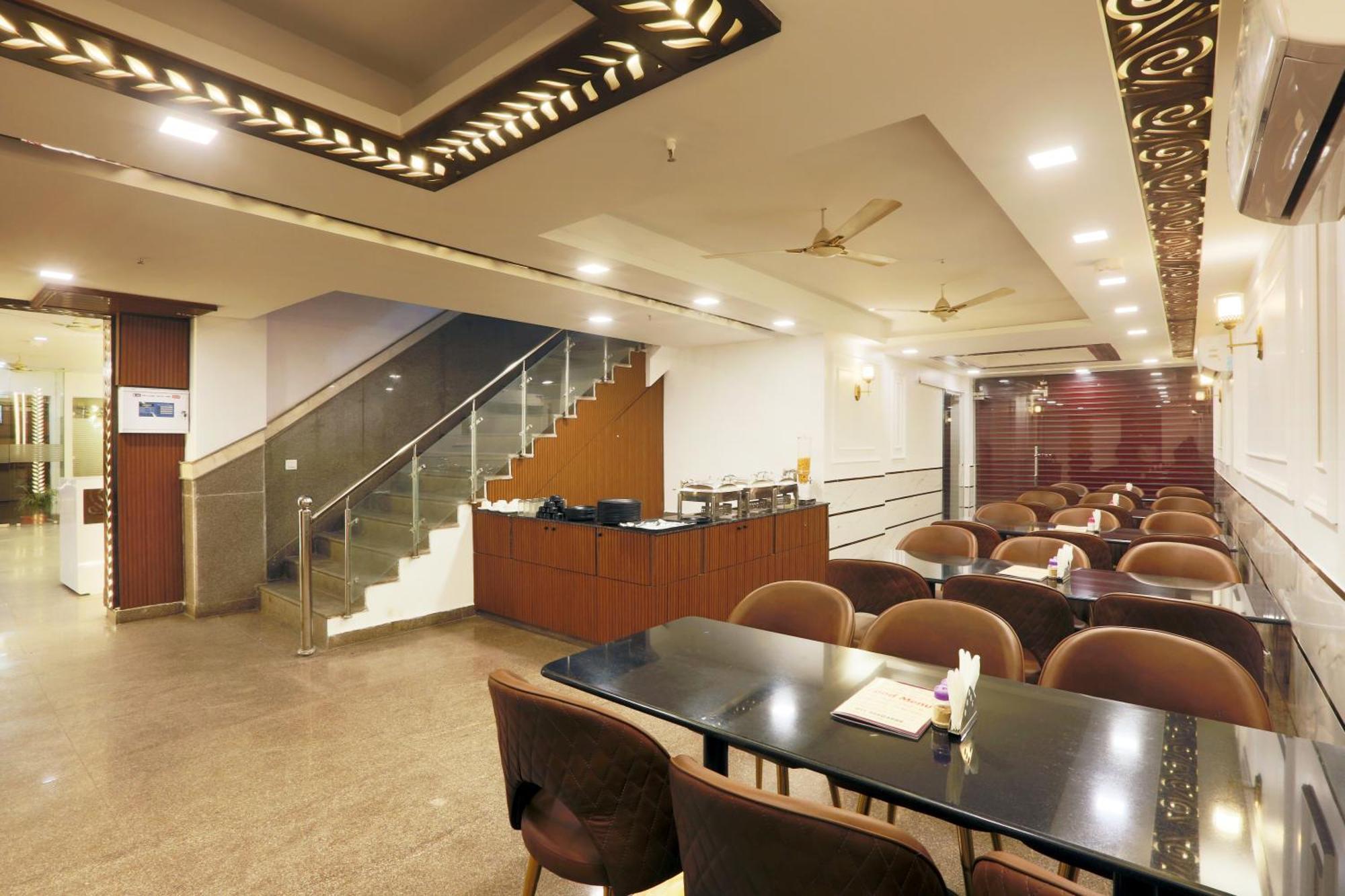 Airport Hotel Chanakya Delhi นิวเดลี ภายนอก รูปภาพ