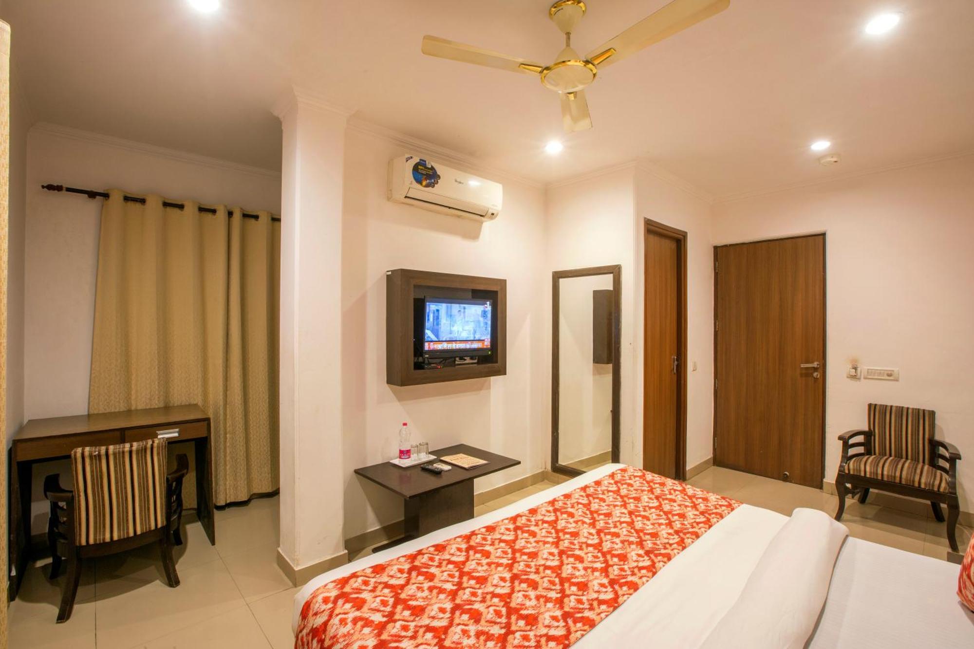 Airport Hotel Chanakya Delhi นิวเดลี ภายนอก รูปภาพ