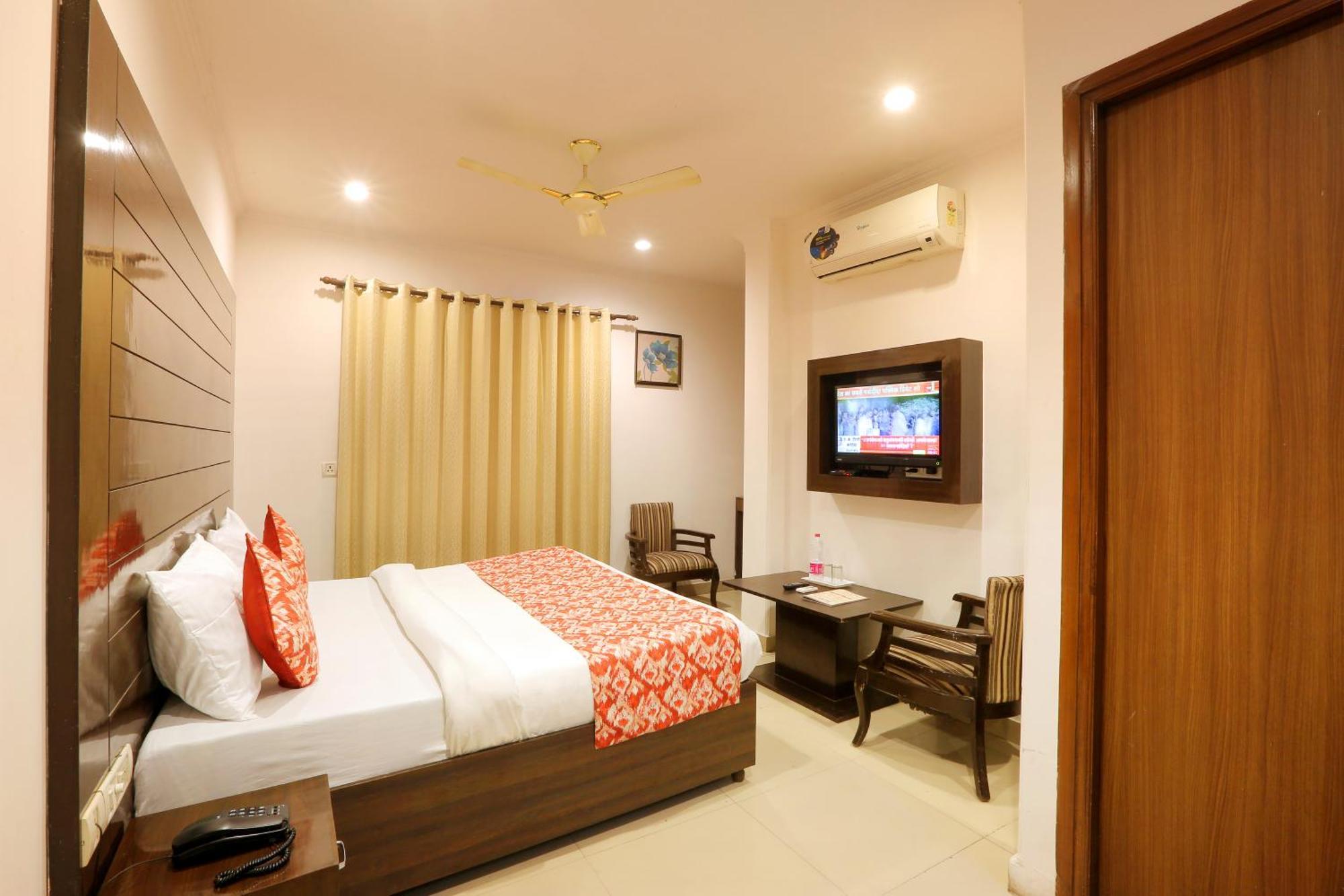 Airport Hotel Chanakya Delhi นิวเดลี ภายนอก รูปภาพ